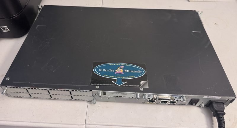 Маршрутизатор Cisco 2610