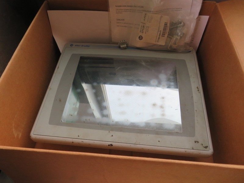 Панель оператора Allen-Bradley 2711P-T12C4A2