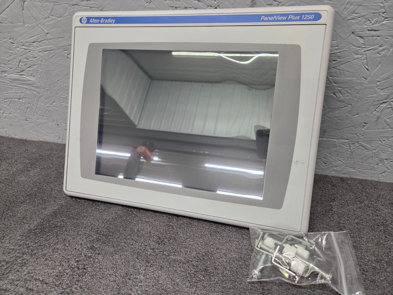 Панель оператора Allen-Bradley 2711P-T12C4D6