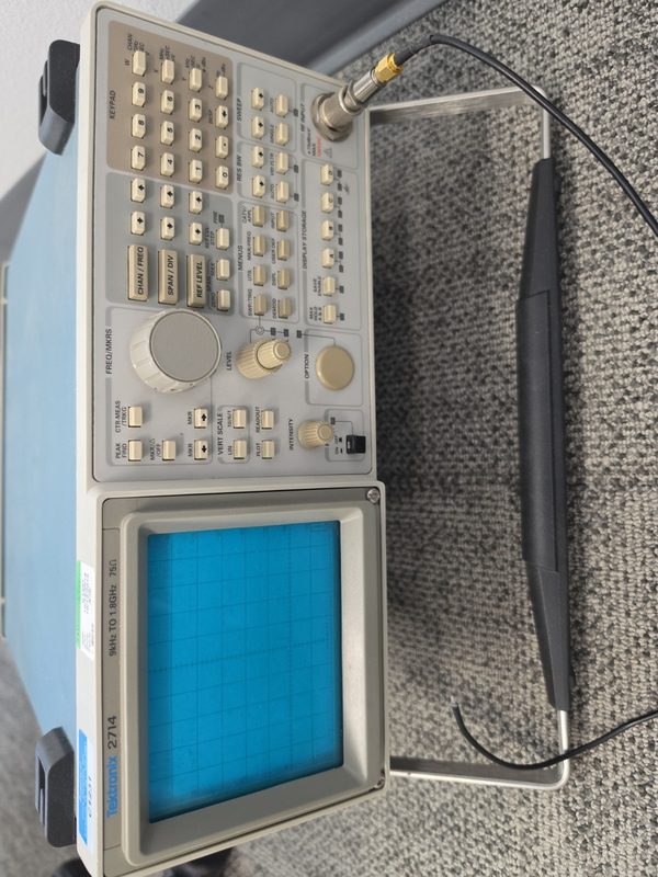 Анализатор спектра Tektronix 2714