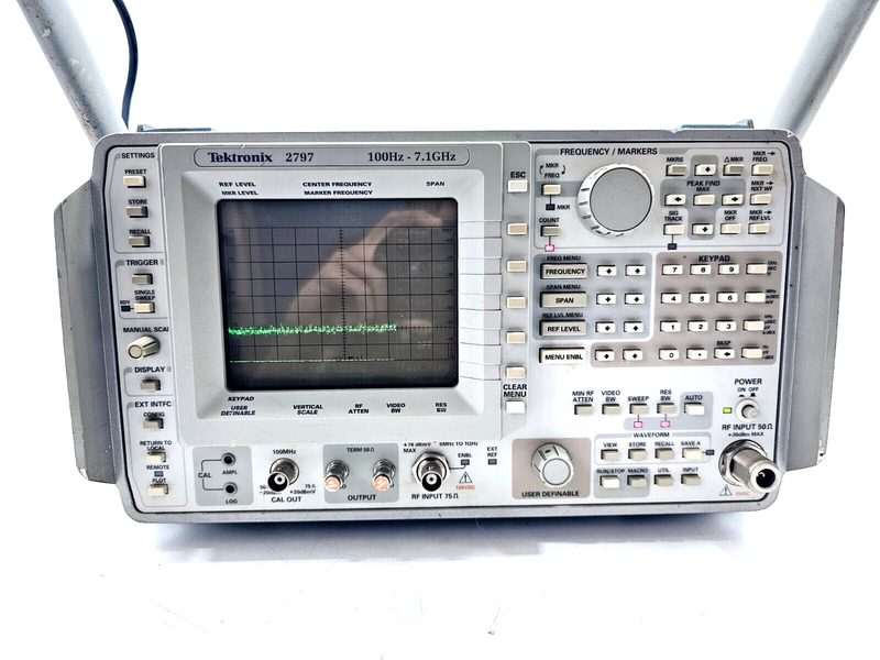 Анализатор спектра Tektronix 2797