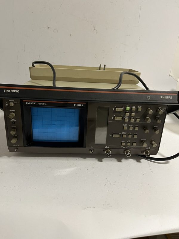 Тестер Fluke 3050