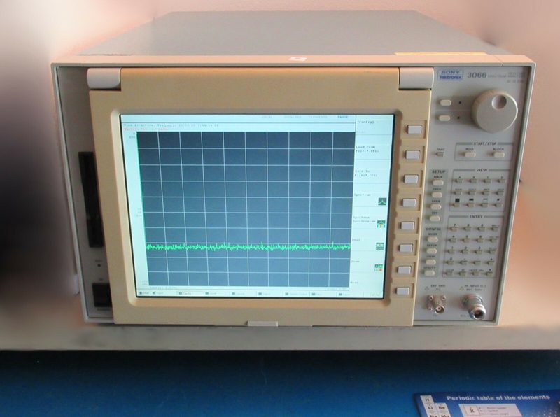 Анализатор спектра Tektronix 3066