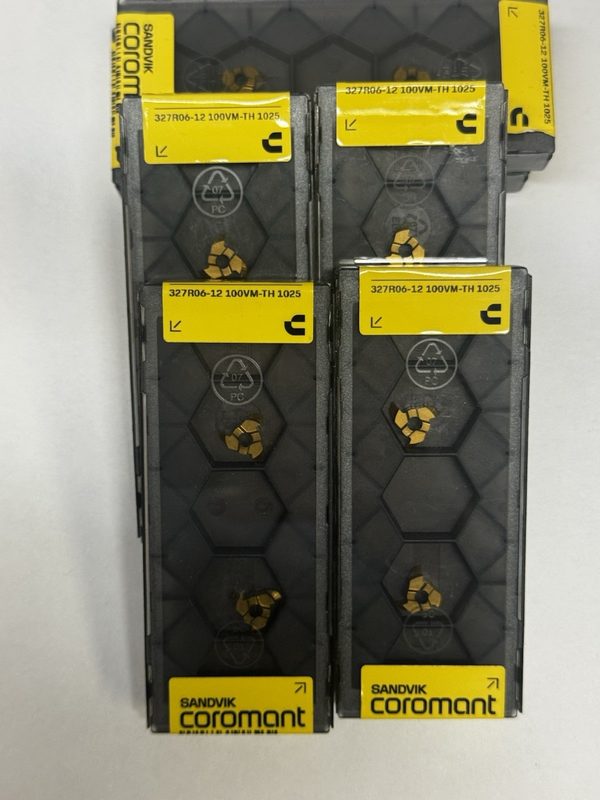 Режущий инструмент Sandvik 327R0612100VMTH