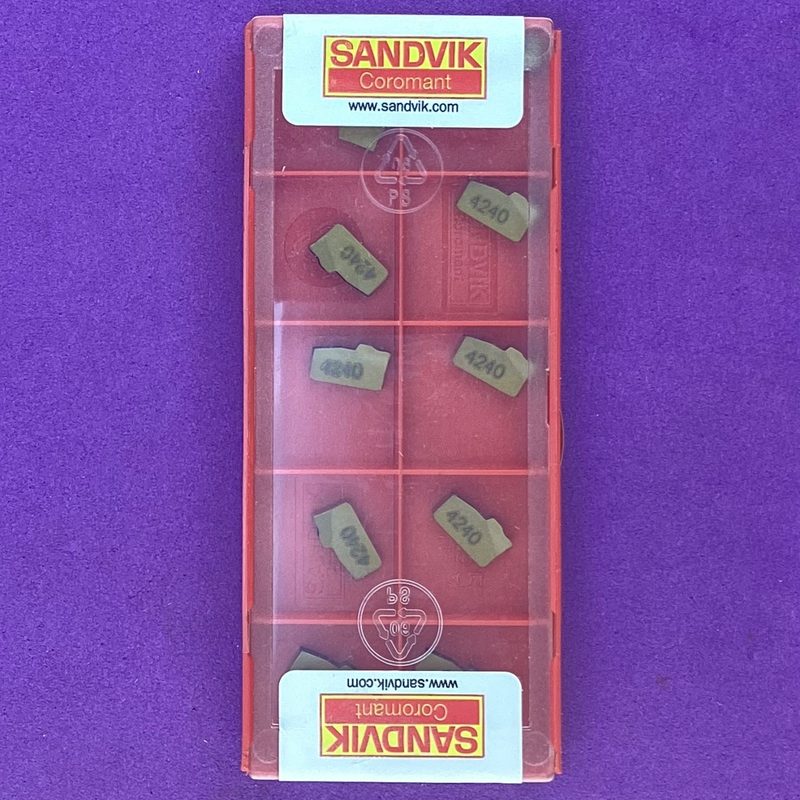 Режущий инструмент Sandvik 330.20-30-AA