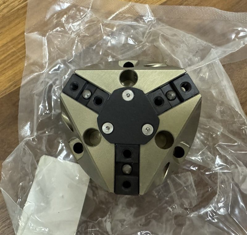 Робот Schunk 3FINGER