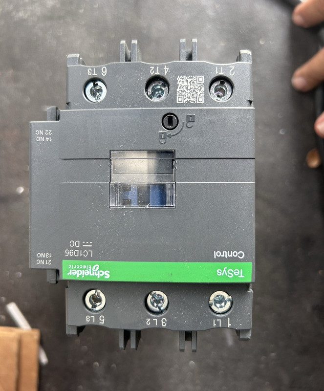 Контактор Schneider 3PST-NO