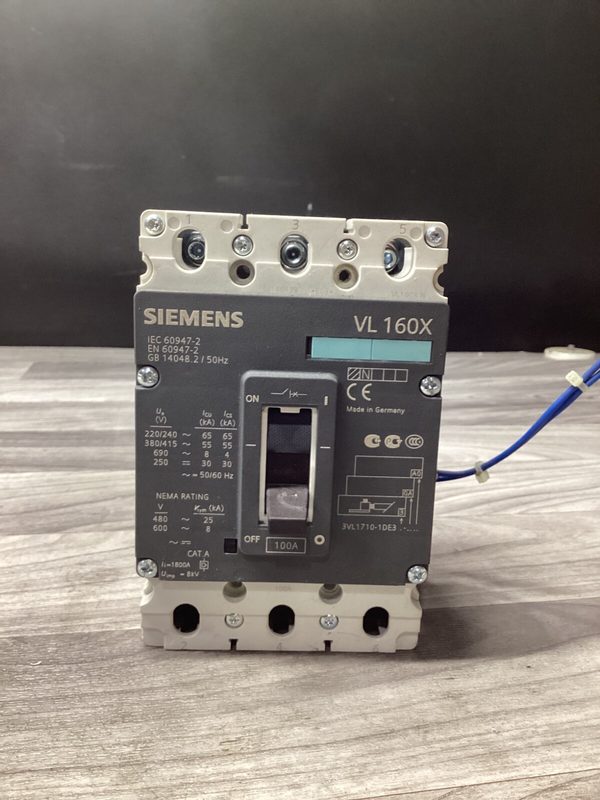 Автоматический выключатель Siemens 3VL1710-1DE33-0AA0