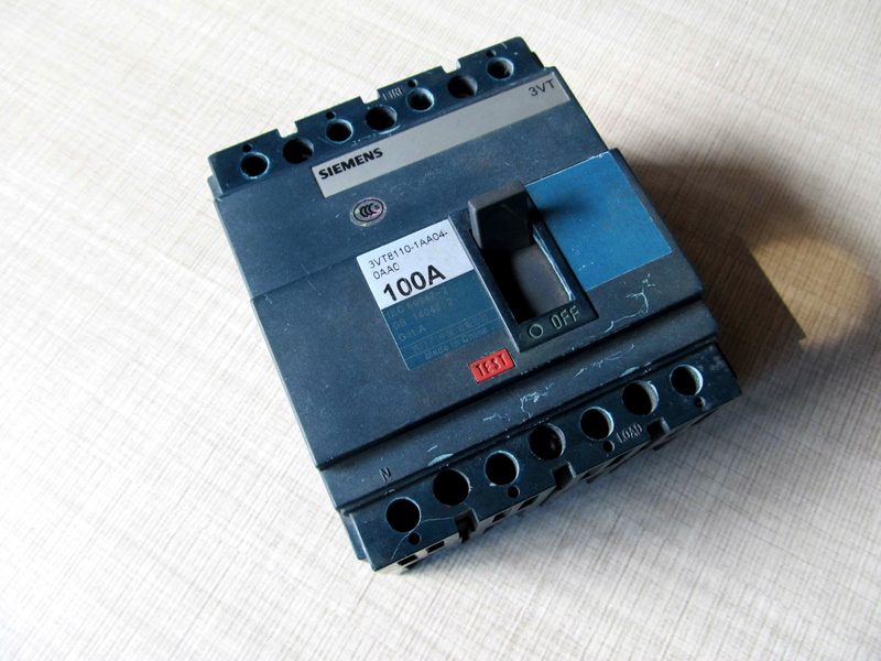 Автоматический выключатель Siemens 3VT8110-1AA04-0AA0
