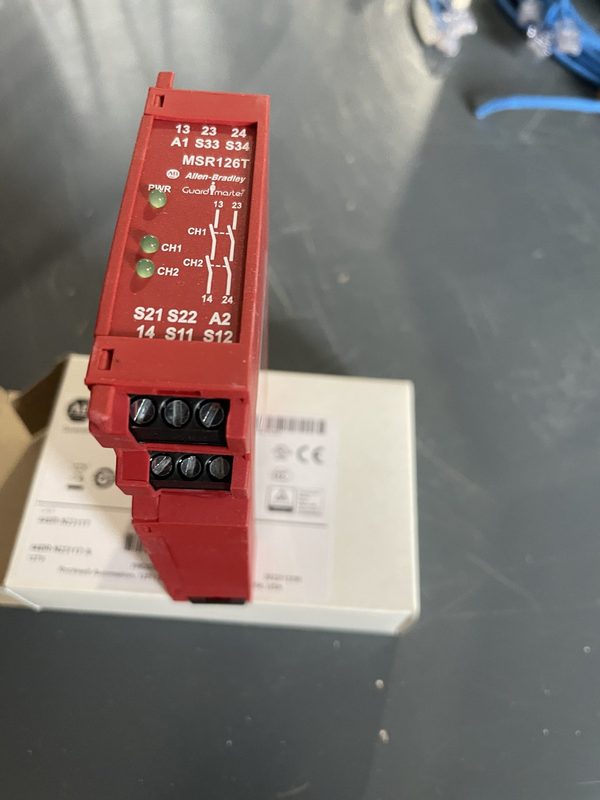 Реле безопасности Allen-Bradley 400R-N23117