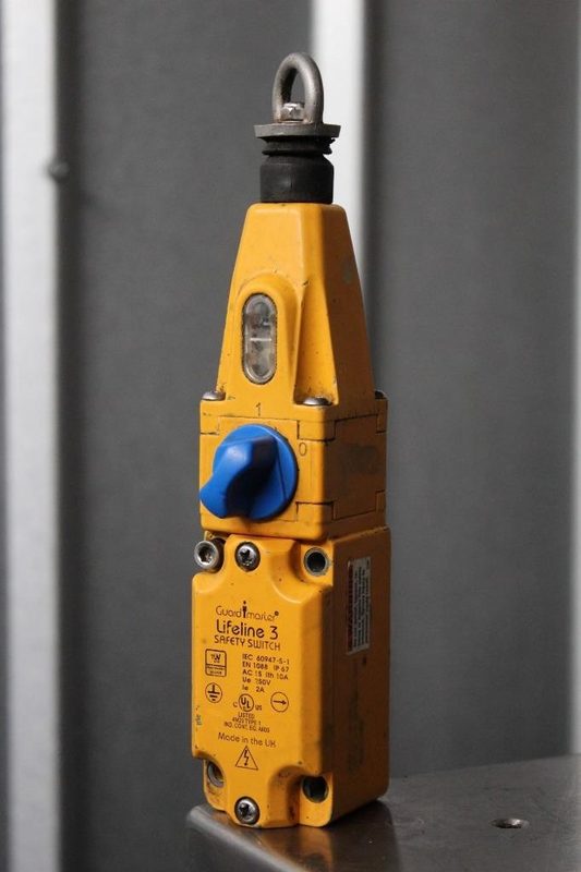 Реле безопасности Allen-Bradley 440E-D13114