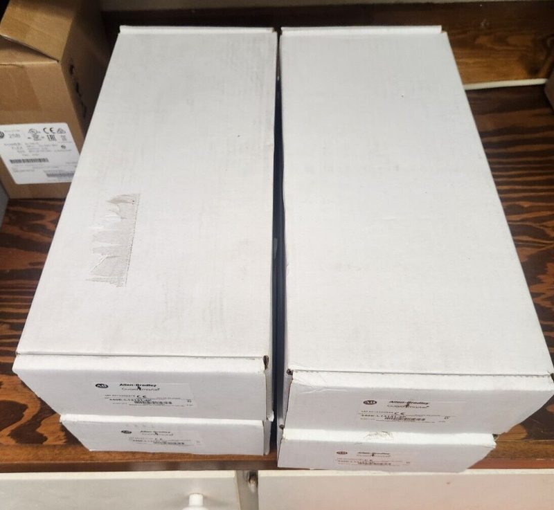 Реле безопасности Allen-Bradley 440E-L13131-4P