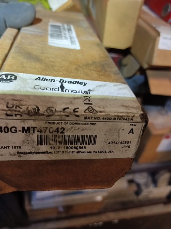 Реле безопасности Allen-Bradley 440G-MT47042