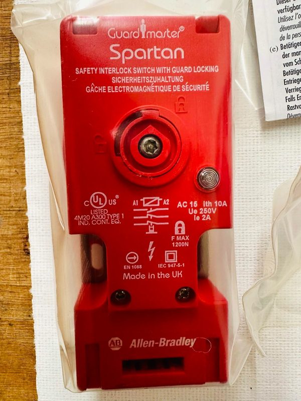Реле безопасности Allen-Bradley 440G-S36001