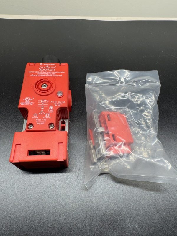 Реле безопасности Allen-Bradley 440G-S36003