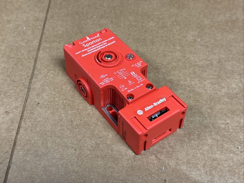 Реле безопасности Allen-Bradley 440G-S36048