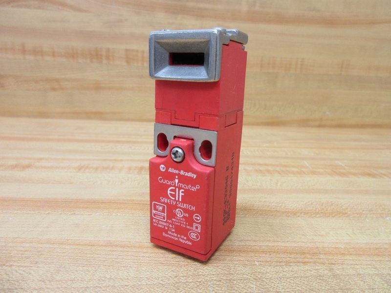 Реле безопасности Allen-Bradley 440K-E33046