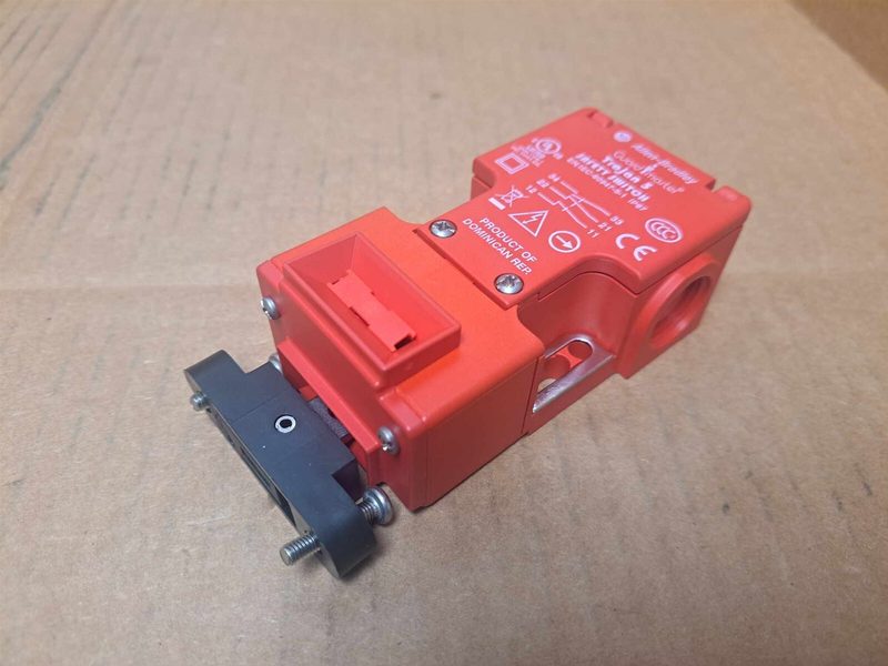 Реле безопасности Allen-Bradley 440K-T11110