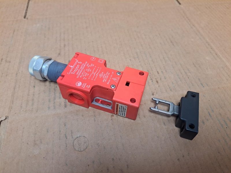 Реле безопасности Allen-Bradley 440K-T11203