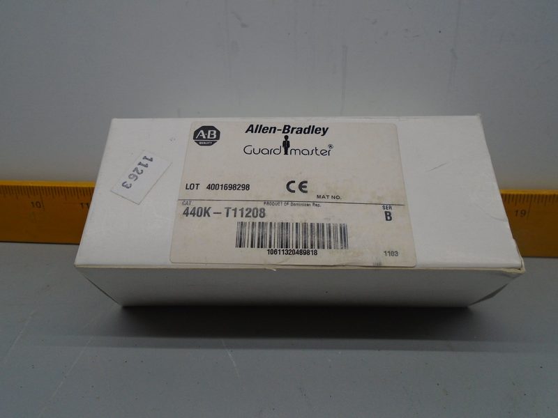 Реле безопасности Allen-Bradley 440K-T11208