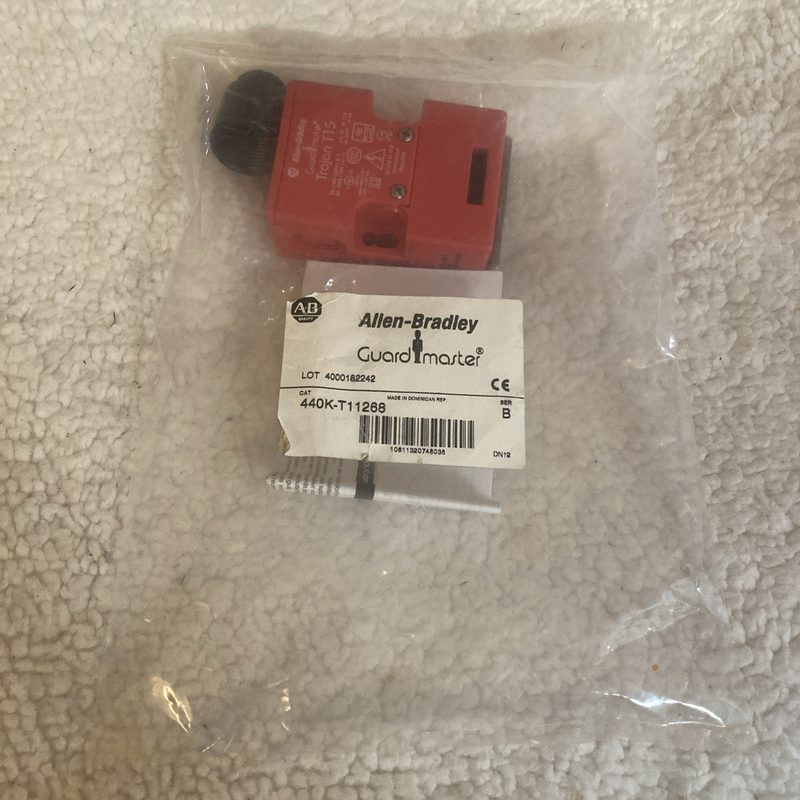 Реле безопасности Allen-Bradley 440K-T11288