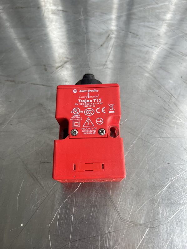 Реле безопасности Allen-Bradley 440K-T11307