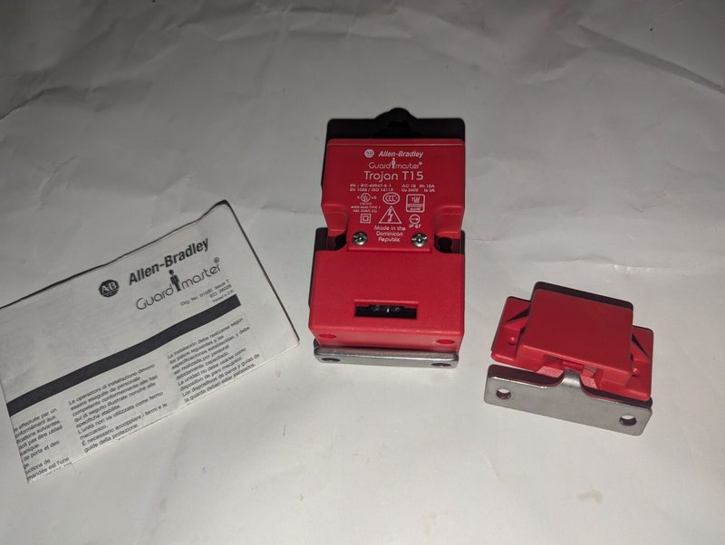 Реле безопасности Allen-Bradley 440K-T11320