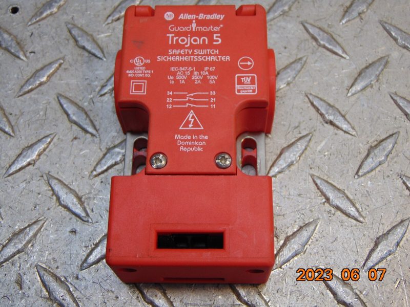Реле безопасности Allen-Bradley 440K-T11467