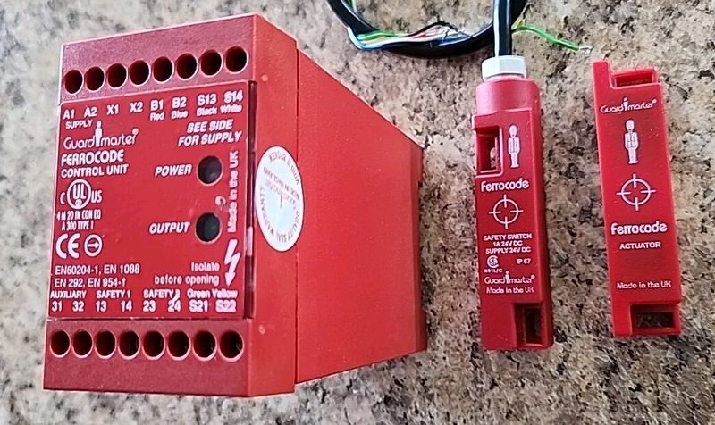 Реле безопасности Allen-Bradley 440N-C02068