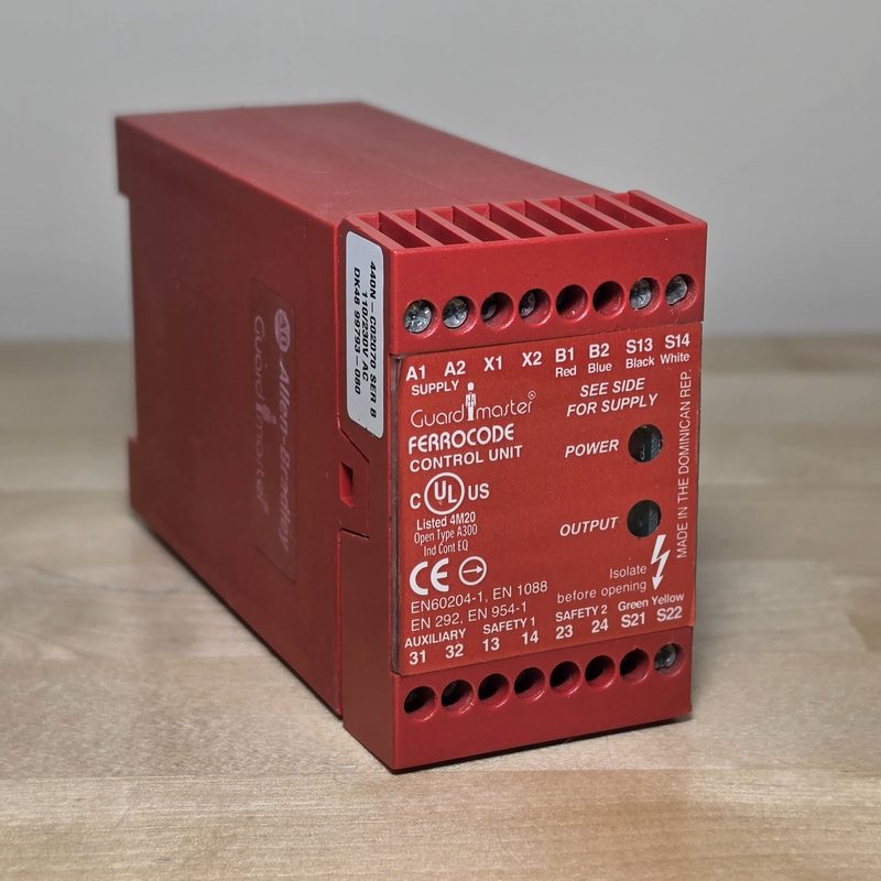 Реле безопасности Allen-Bradley 440N-C02070