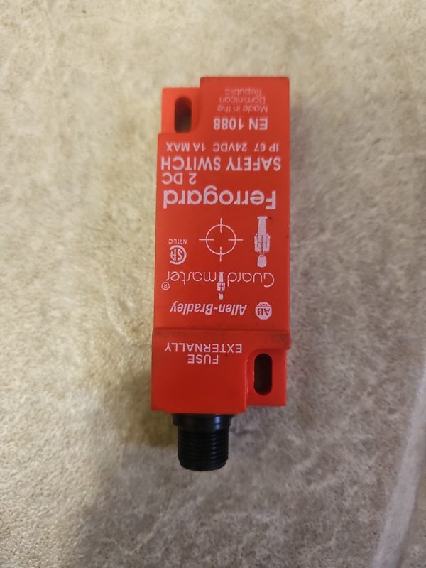 Реле безопасности Allen-Bradley 440N-G02094