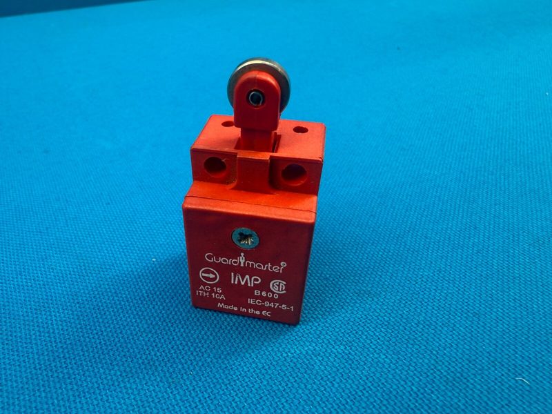 Реле безопасности Allen-Bradley 440P-M18001