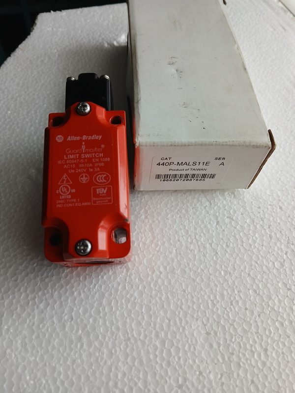Реле безопасности Allen-Bradley 440P-MALS11E