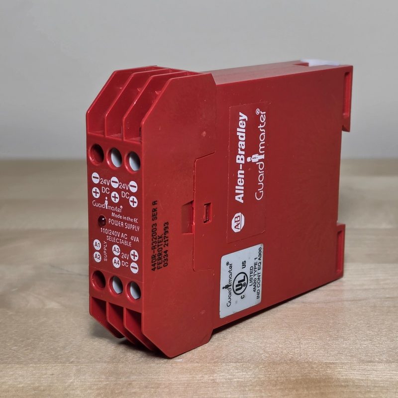 Реле безопасности Allen-Bradley 440R-A32003