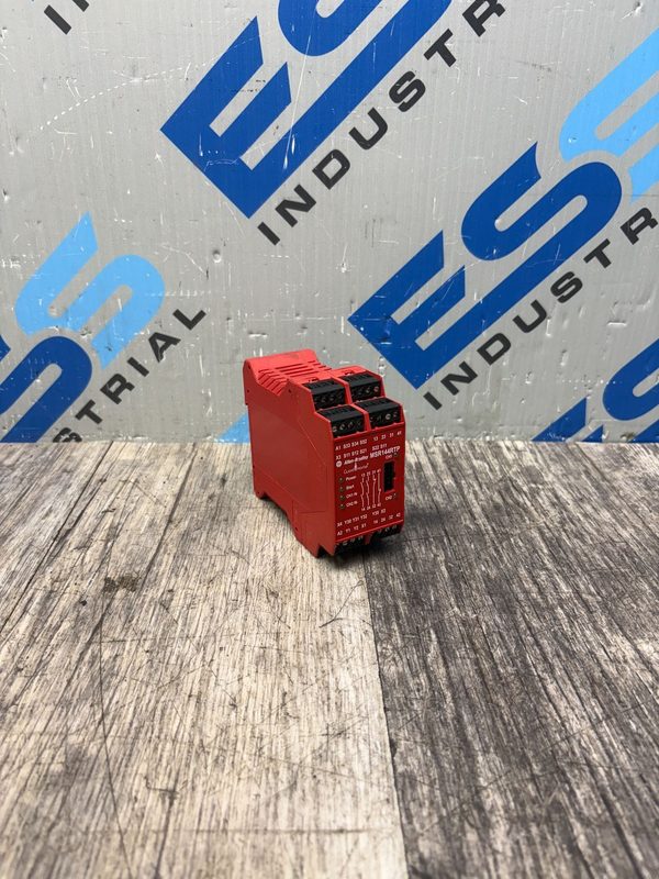 Реле безопасности Allen-Bradley 440R-C23205