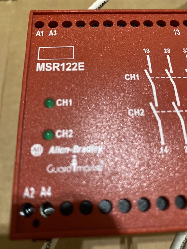 Реле безопасности Allen-Bradley 440R-E21358