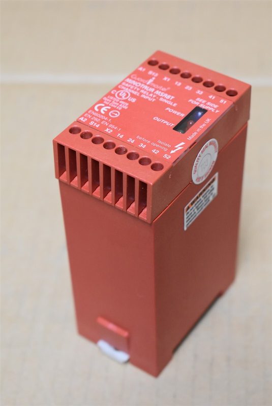 Реле безопасности Allen-Bradley 440R-E23030