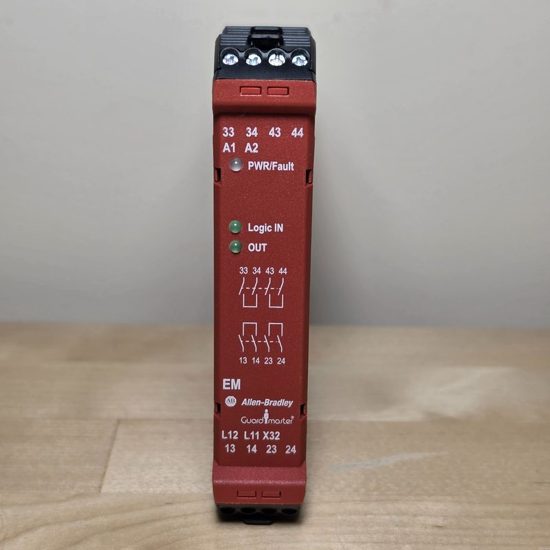Реле безопасности Allen-Bradley 440R-EM4R2