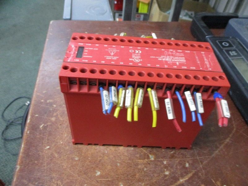 Реле безопасности Allen-Bradley 440R-G23067