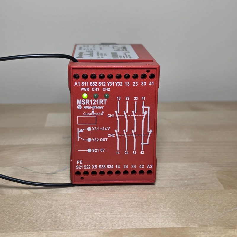 Реле безопасности Allen-Bradley 440R-J23102