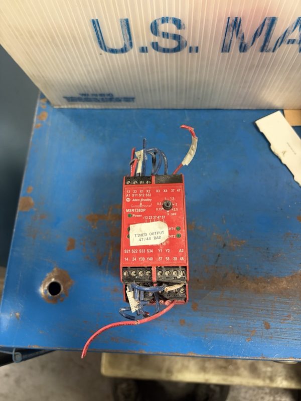Реле безопасности Allen-Bradley 440R-M23141