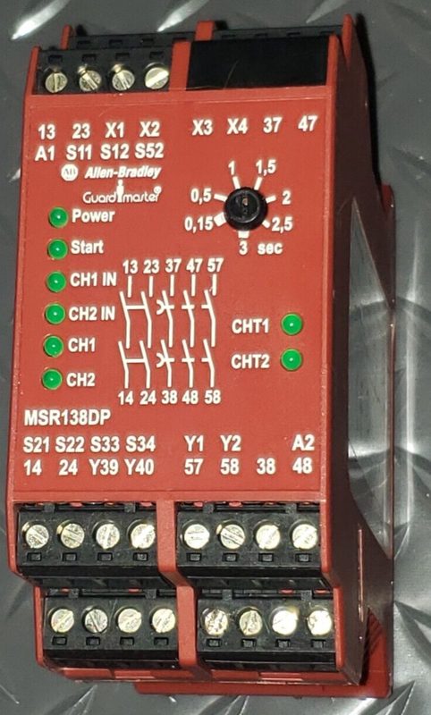 Реле безопасности Allen-Bradley 440R-M23143