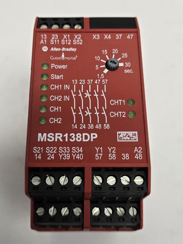 Реле безопасности Allen-Bradley 440R-M23151