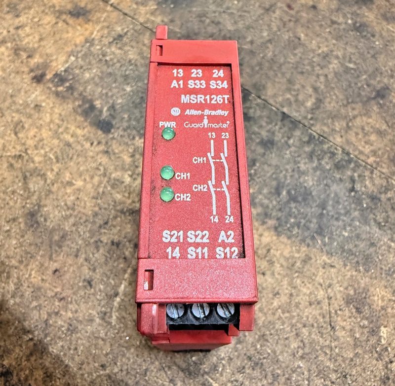 Реле безопасности Allen-Bradley 440R-N23117