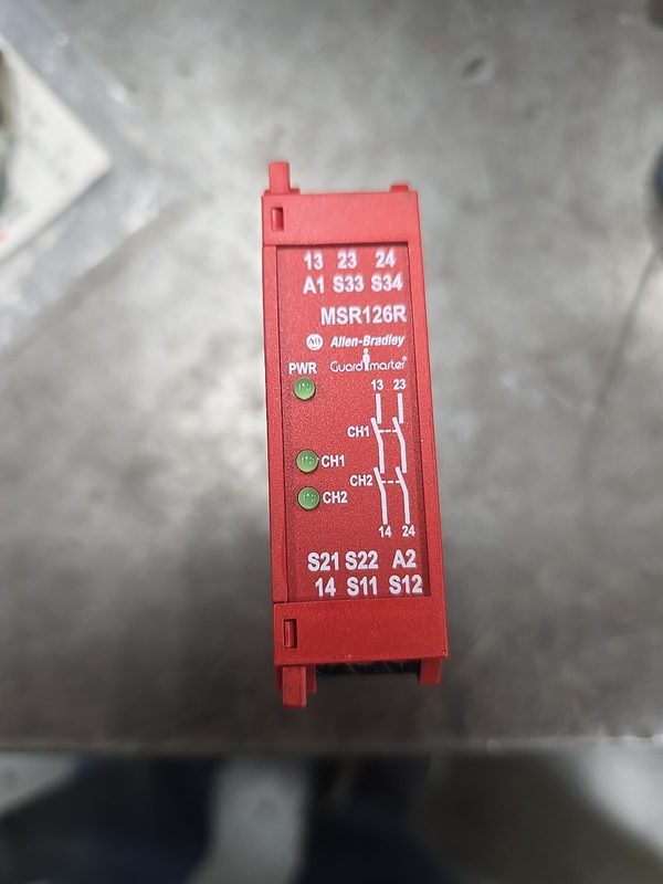 Реле безопасности Allen-Bradley 440R-N23123