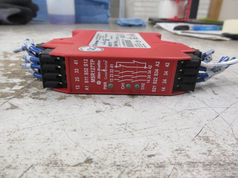 Реле безопасности Allen-Bradley 440R-N23132-S