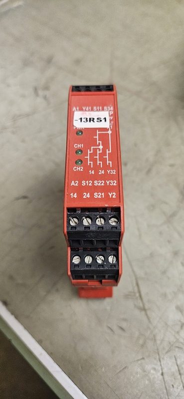 Реле безопасности Allen-Bradley 440R-N23198