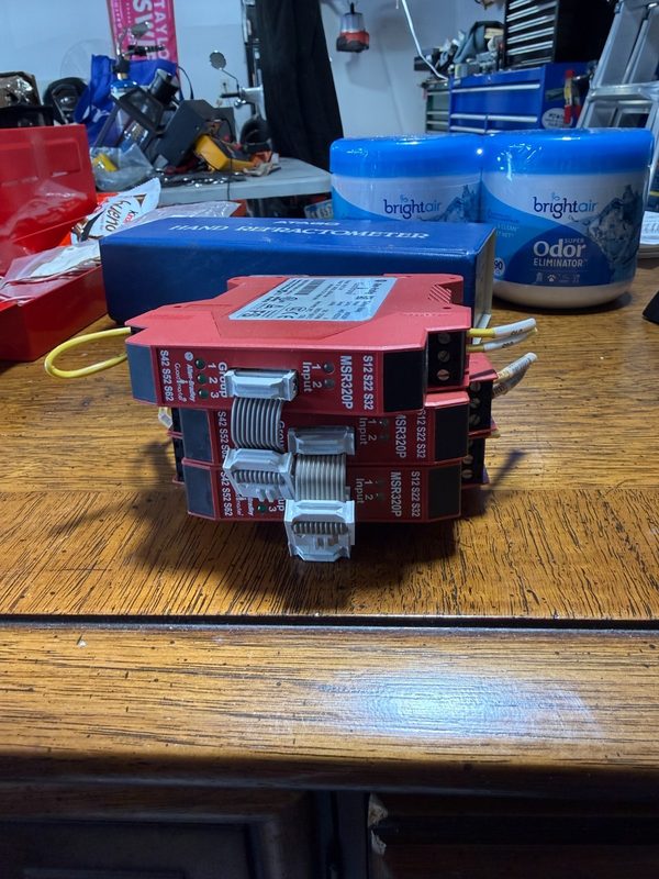 Реле безопасности Allen-Bradley 440R-W23218.SAFETY
