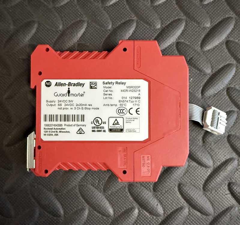 Реле безопасности Allen-Bradley 440R-W23218