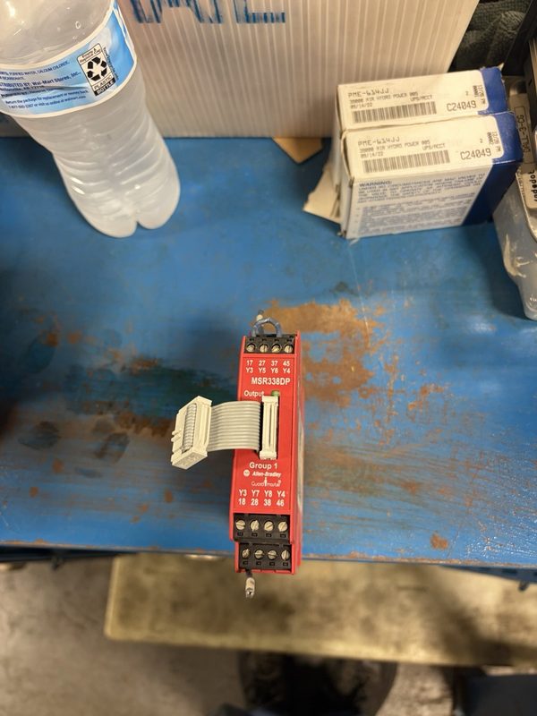 Реле безопасности Allen-Bradley 440R-W23224